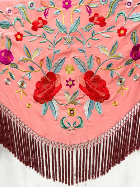 MANTON ROSA PALO BORDADO EN COLORES 2